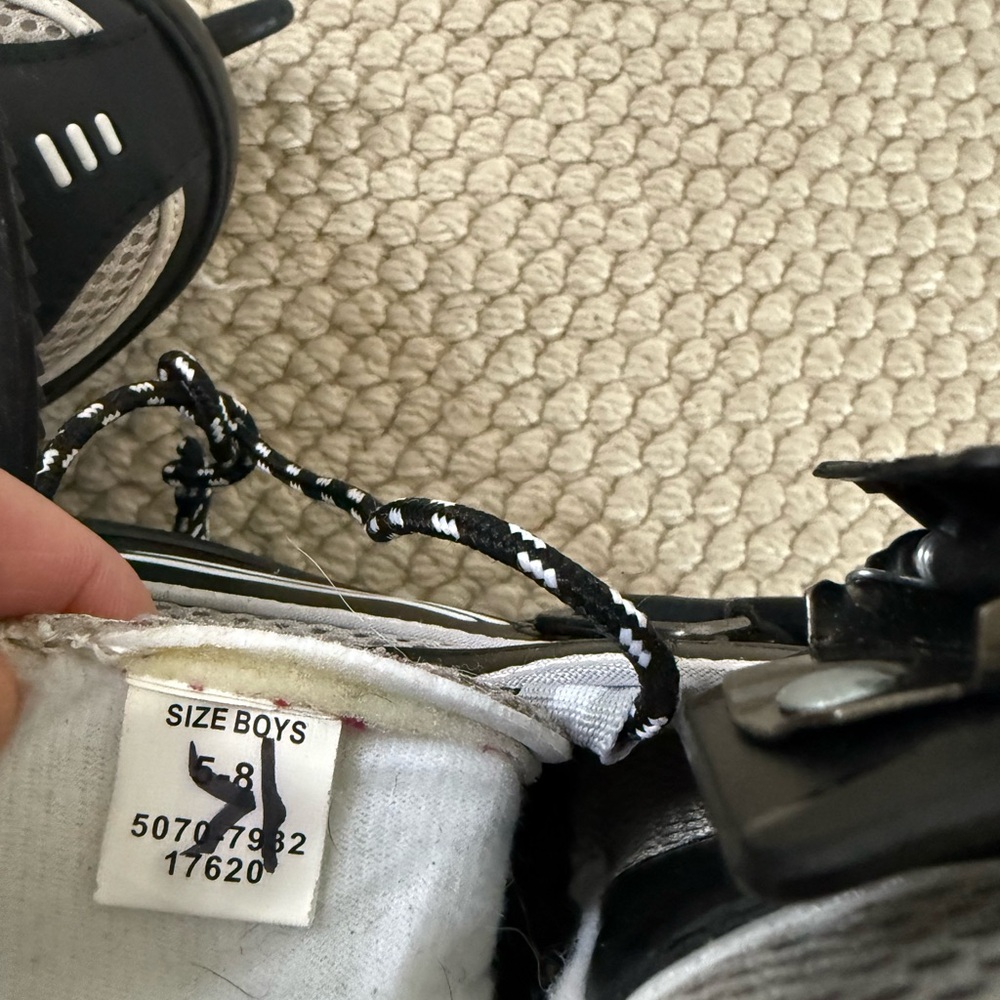 Lake Placid Summit Adjustable Ice Skates Boy’s Size 5-8
Two pairs available - Picture 4 of 4